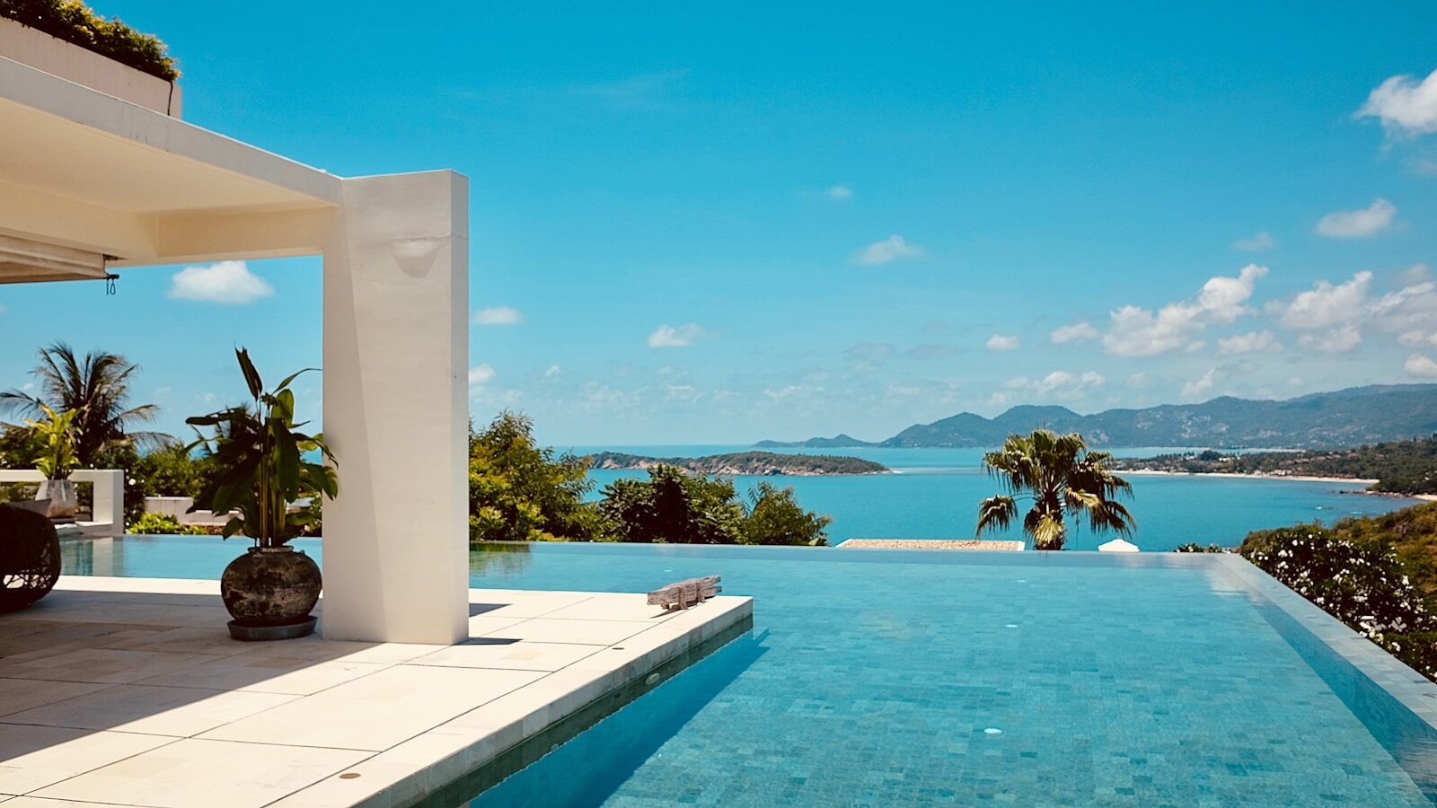 Infinity pool terrace with sea view